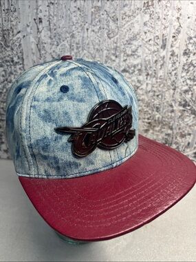 CLEVELAND CAVALIERS PRO STANDARD NBA STRAP BACK HAT LEATHER VISOR MEDALLION